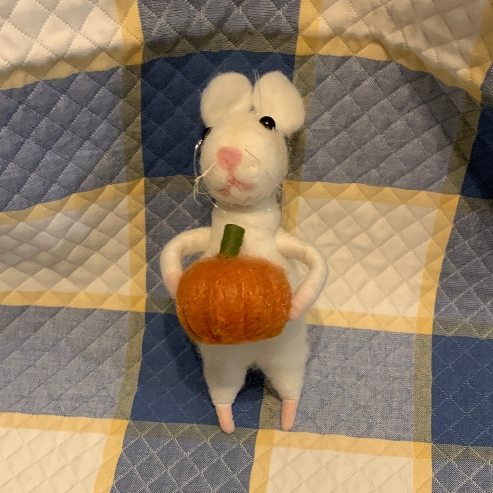 Primitives by Kathy Mouse With Pumpkin Critter